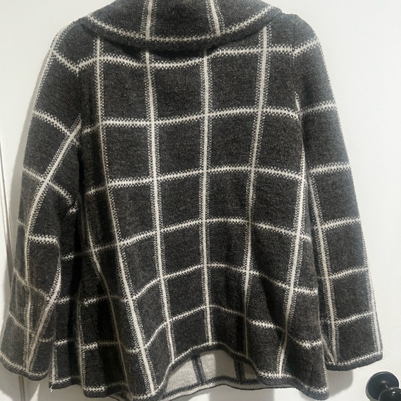 Ellen Tracy Gray and White Cowl Neck Sweater with Turtleneck - Picture 4 of 8